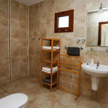 4 Bedroom Private Country House With Pool فيلة *