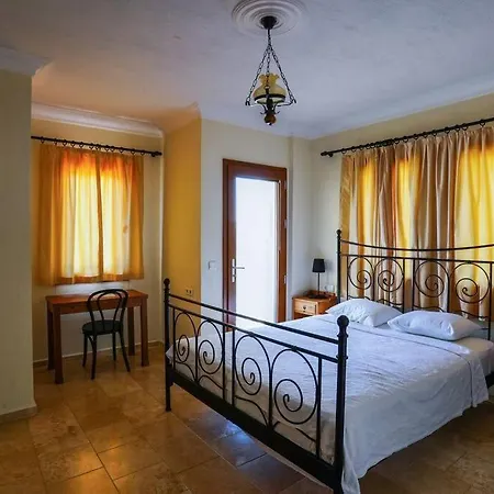 4 Bedroom Private Country House With Pool * داليان